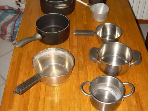 Assorted pots and pans set
