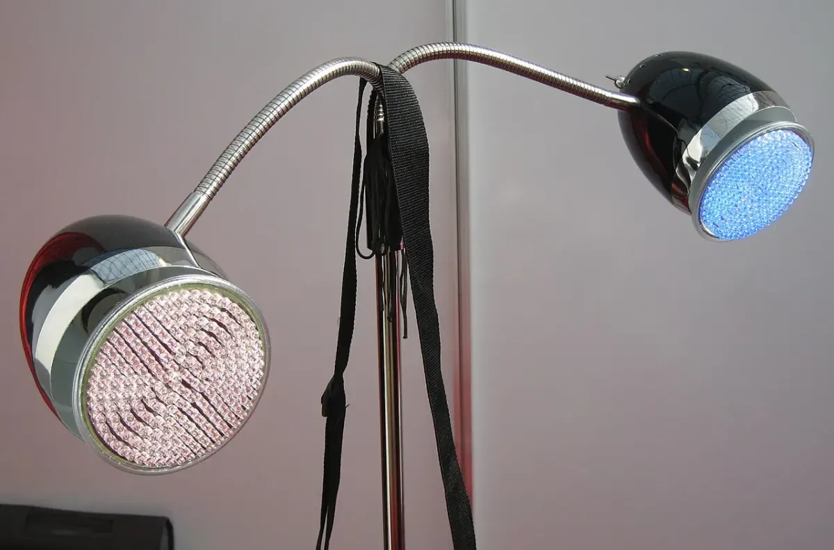 Adjustable LED lamp on stand, photo 1