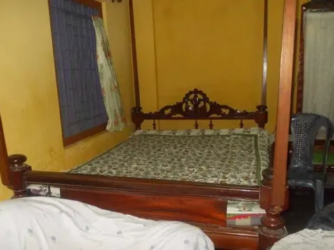 Carved hardwood bed frame, 5 x 6