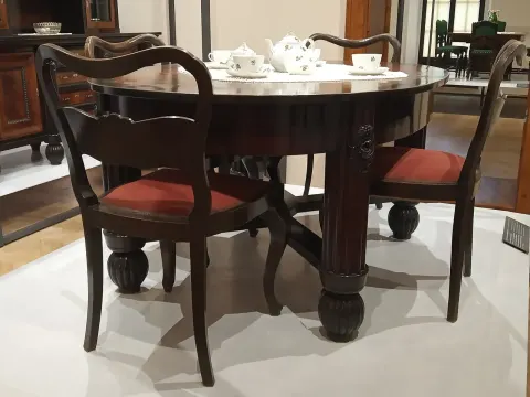 Antique-style 6-seater dining set