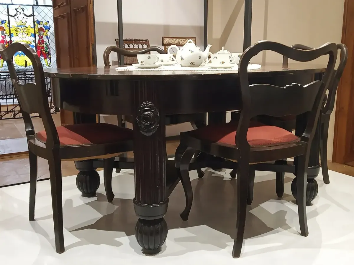 Antique-style 6-seater dining set, photo 2