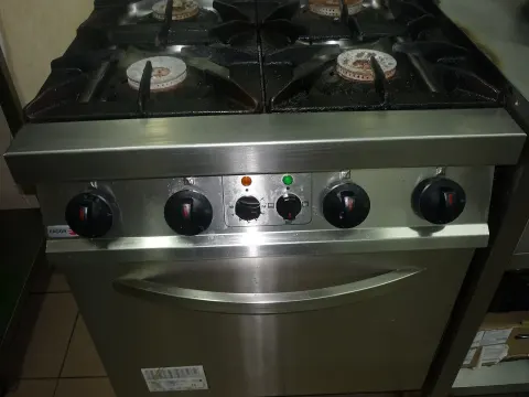 Standing cooker, 4 gas burners with electric oven